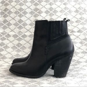 VINCE CAMUTO Leather Ankle Boots